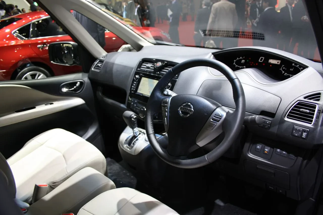 Nissan Serena Diecast Detailed Interior