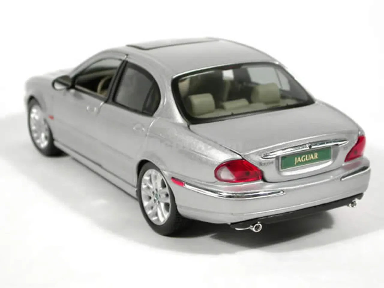 Jaguar X-Type Diecast 1:18