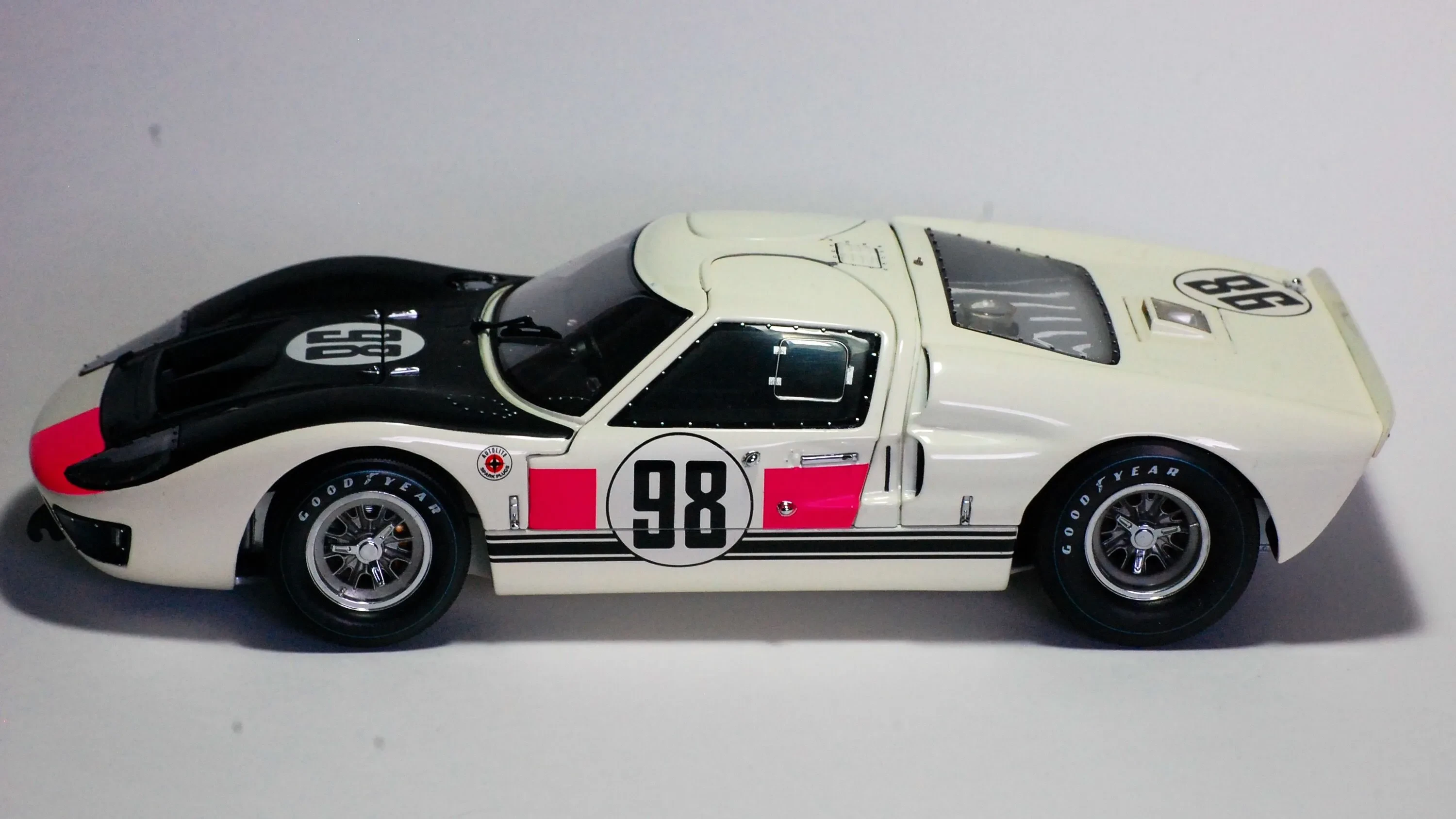 Ford GT40 4x4 diecast model 1