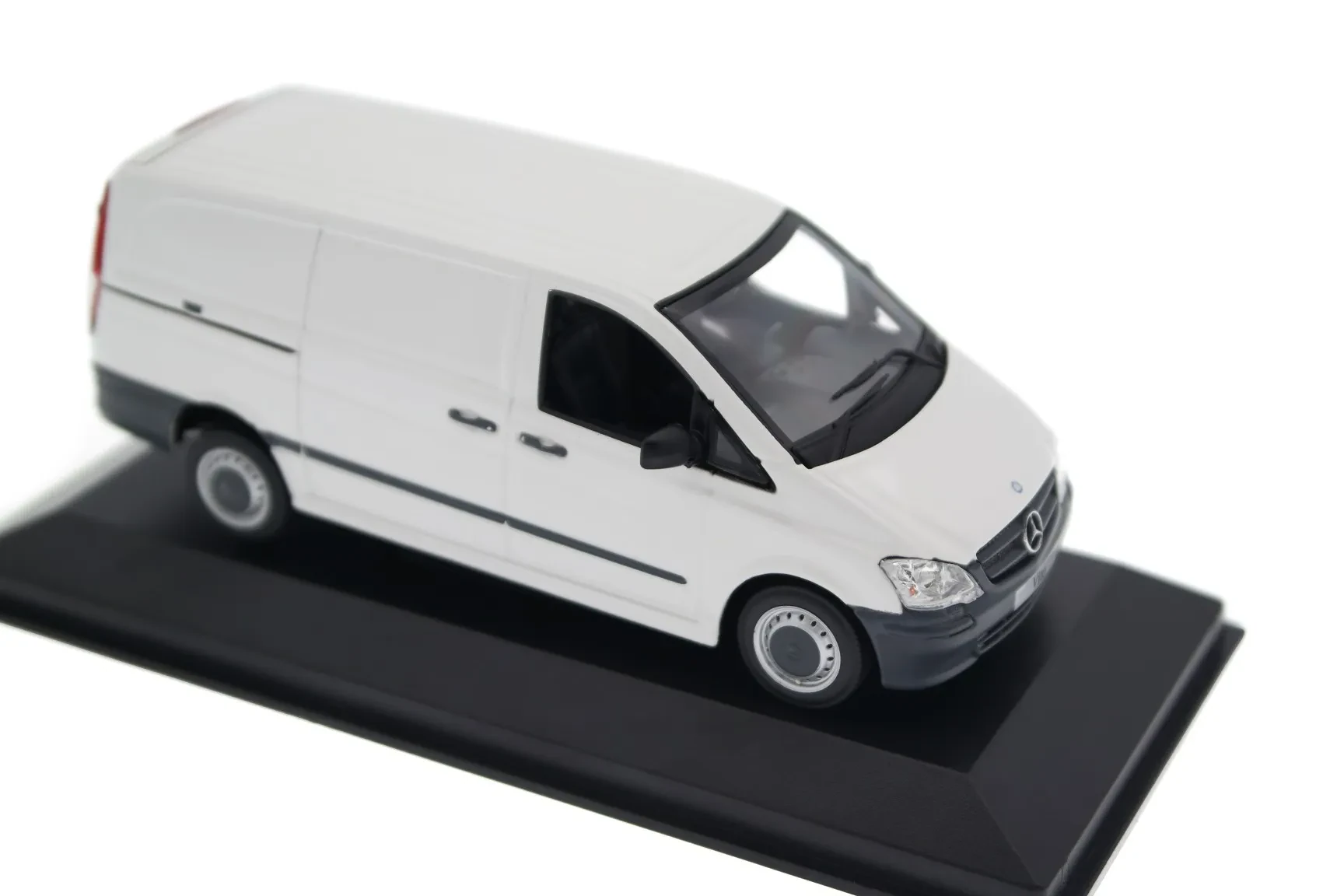 Mercedes Vito 143 Diecast Model