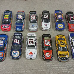 img/3736_a-look-back-at-old-diecast-nascar-cars.webp