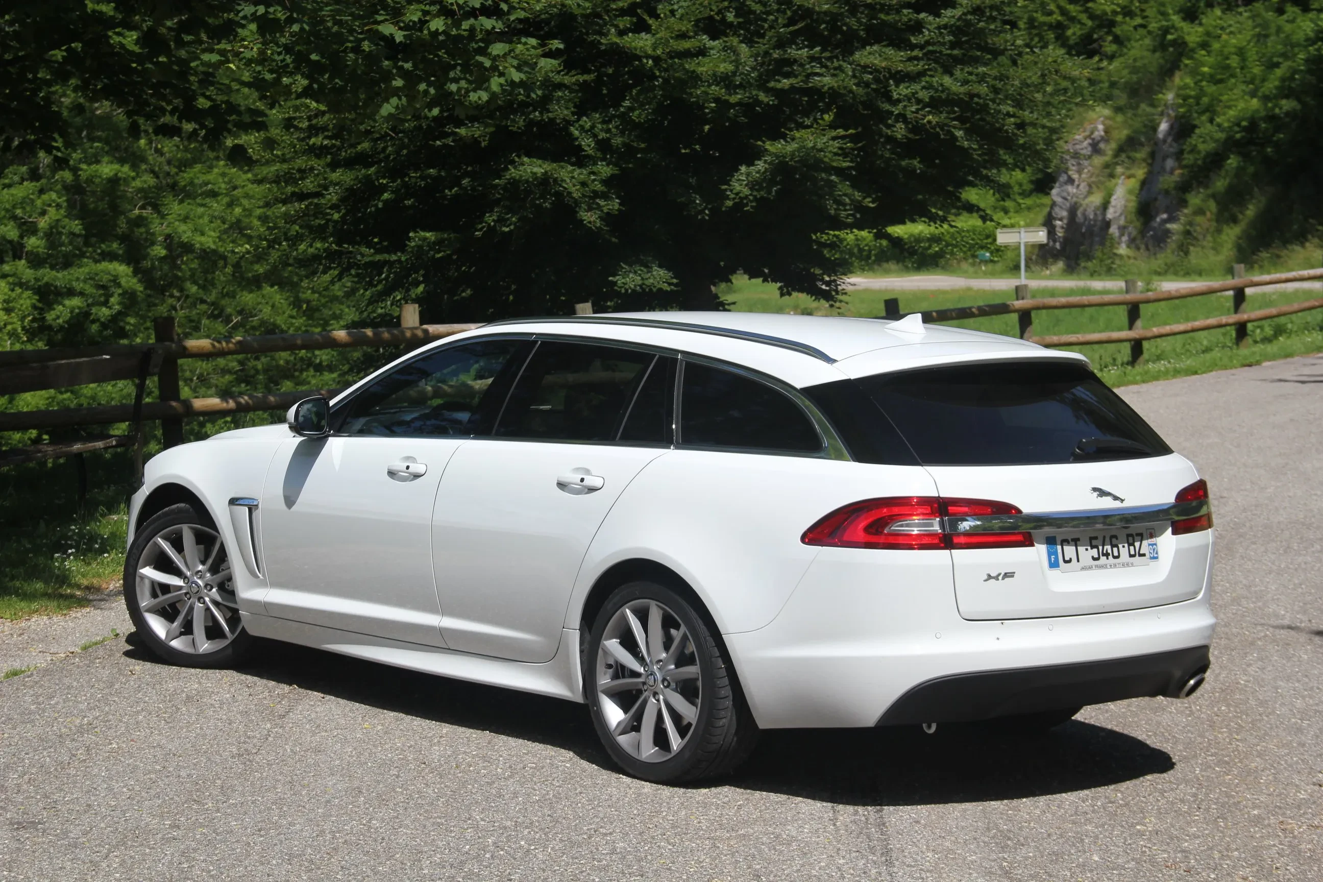 Jaguar XF Sportbrake Diecast close-up details