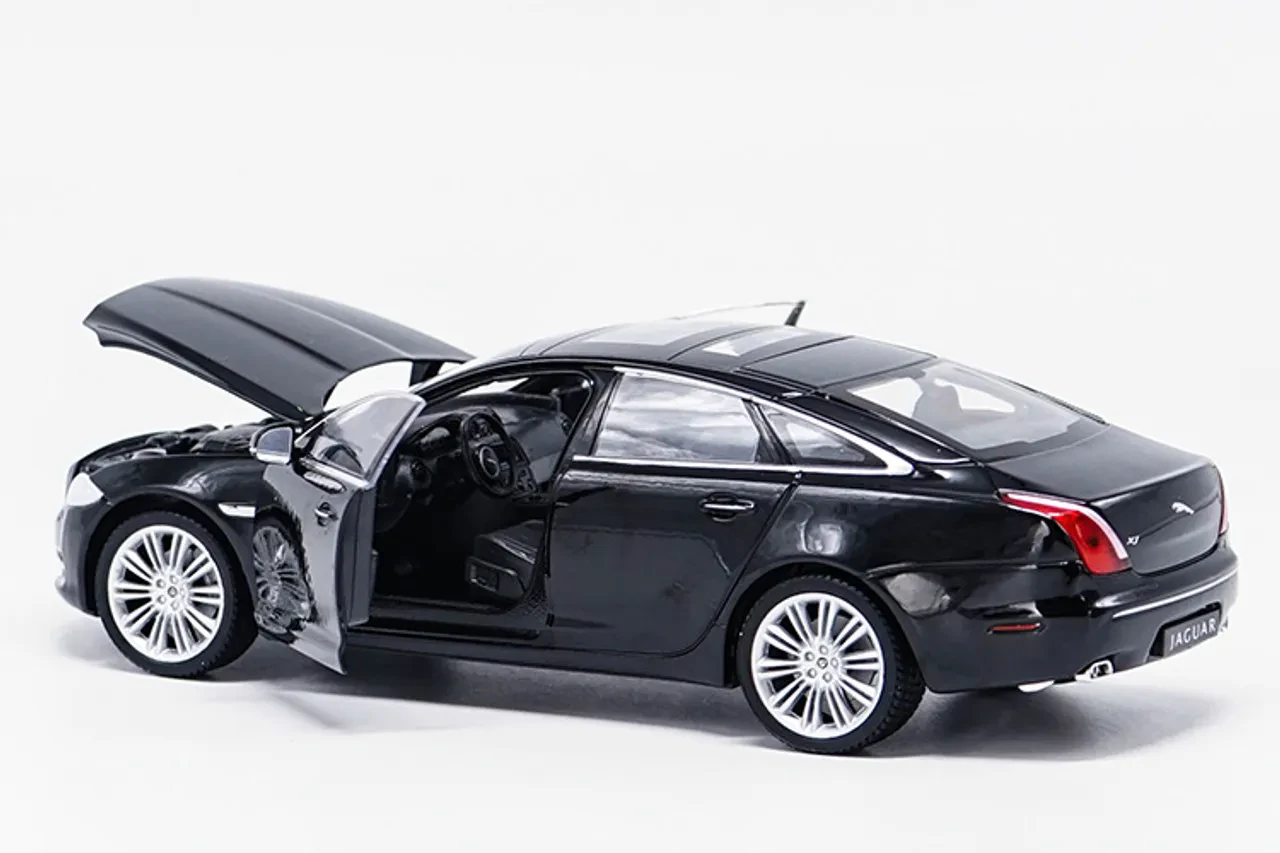 img/3759_jaguar-xf-sportbrake-diecast-models-a-collectors-delight.webp