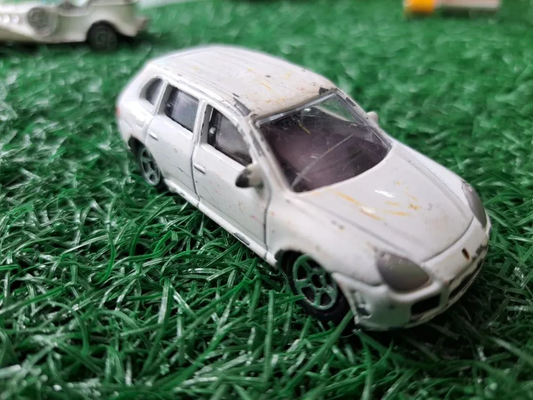porsche cayenne diecast 1 18