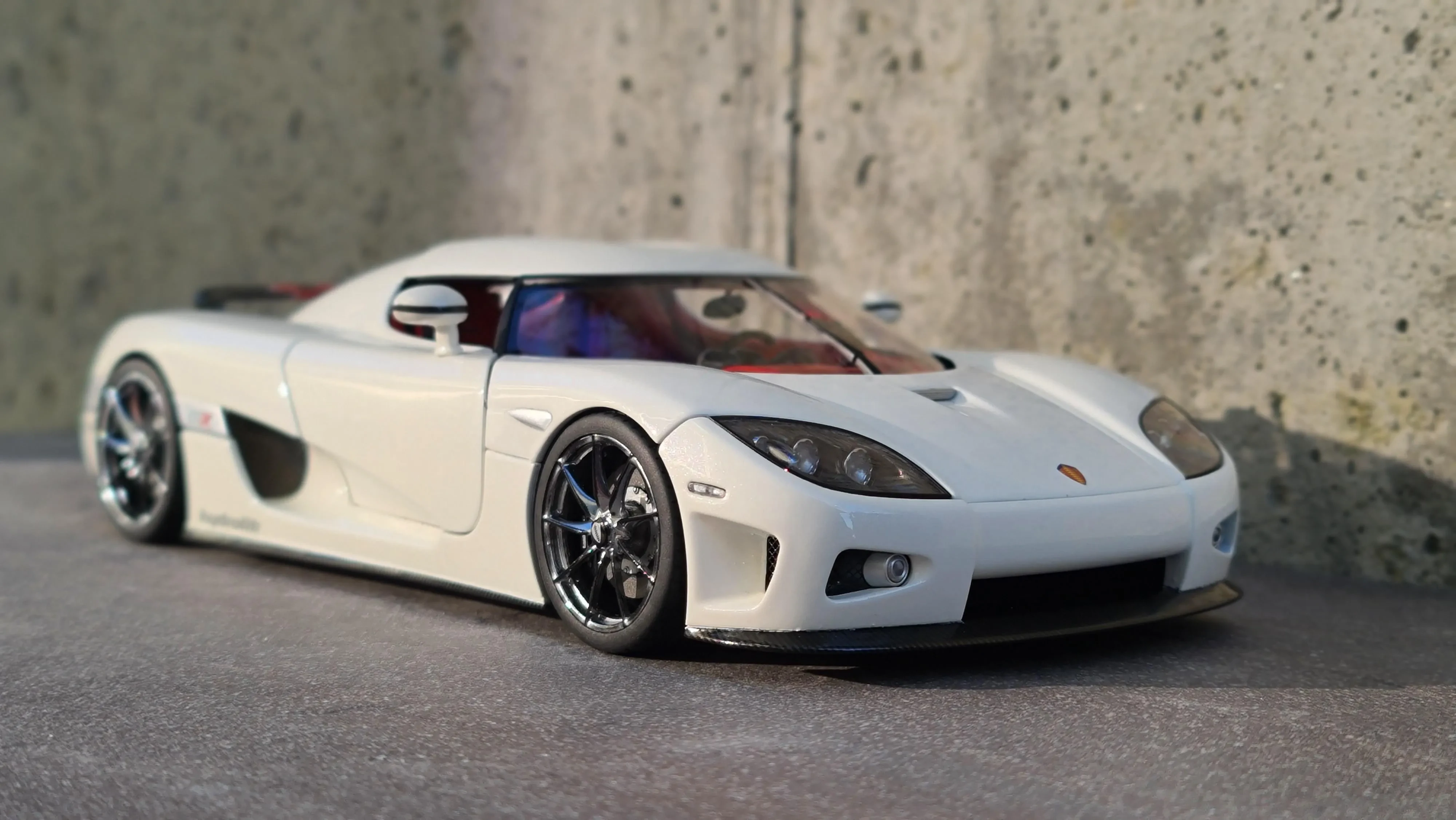 img/3781_koenigsegg-ccx-diecast-118-scale-model-a-detailed-look.webp