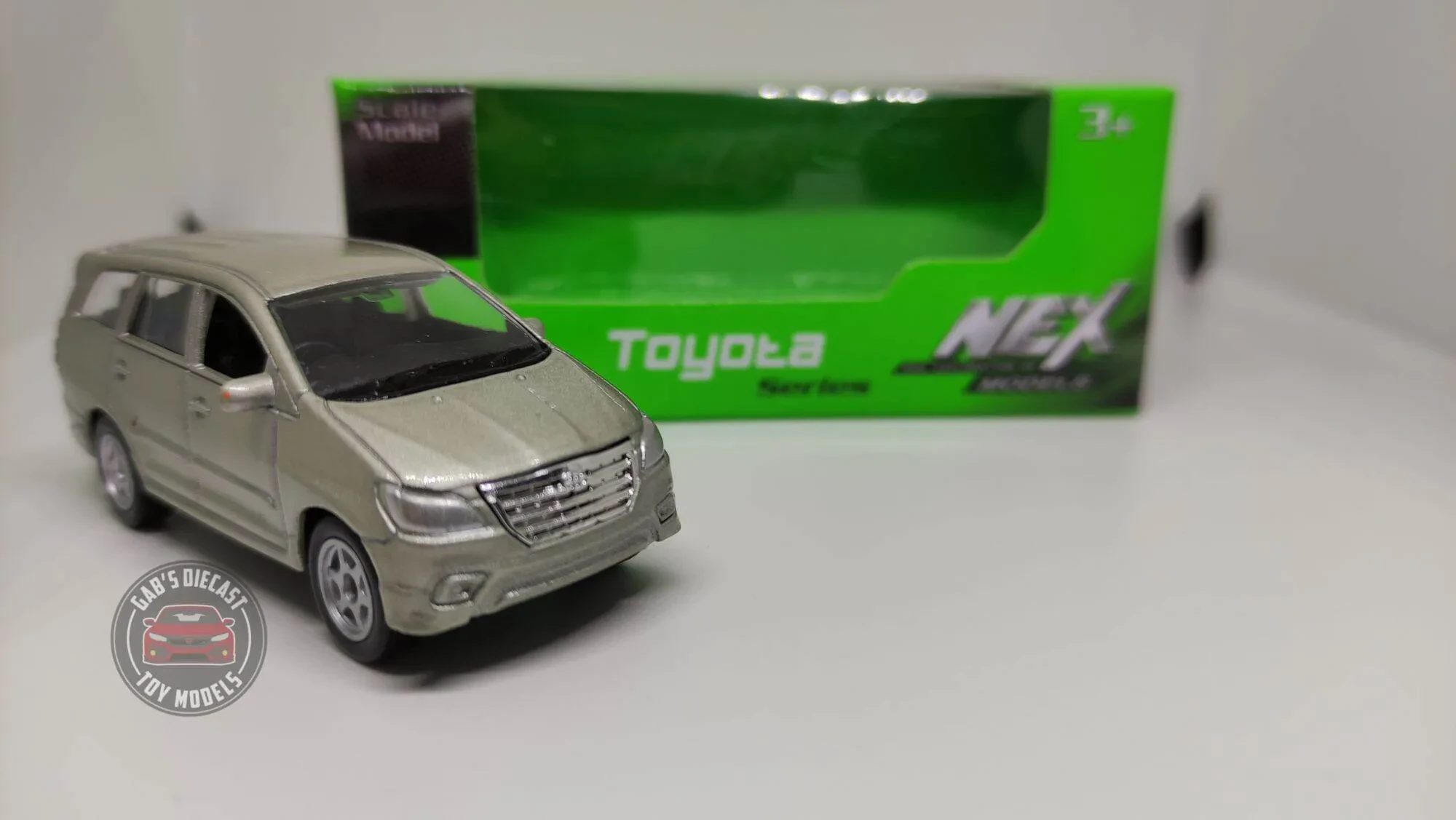 1:64 Toyota Innova Diecast