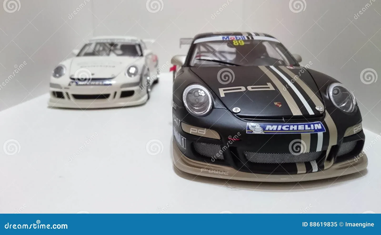 img/3848_porsche-gt3-diecast-models-a-collectors-dream.webp