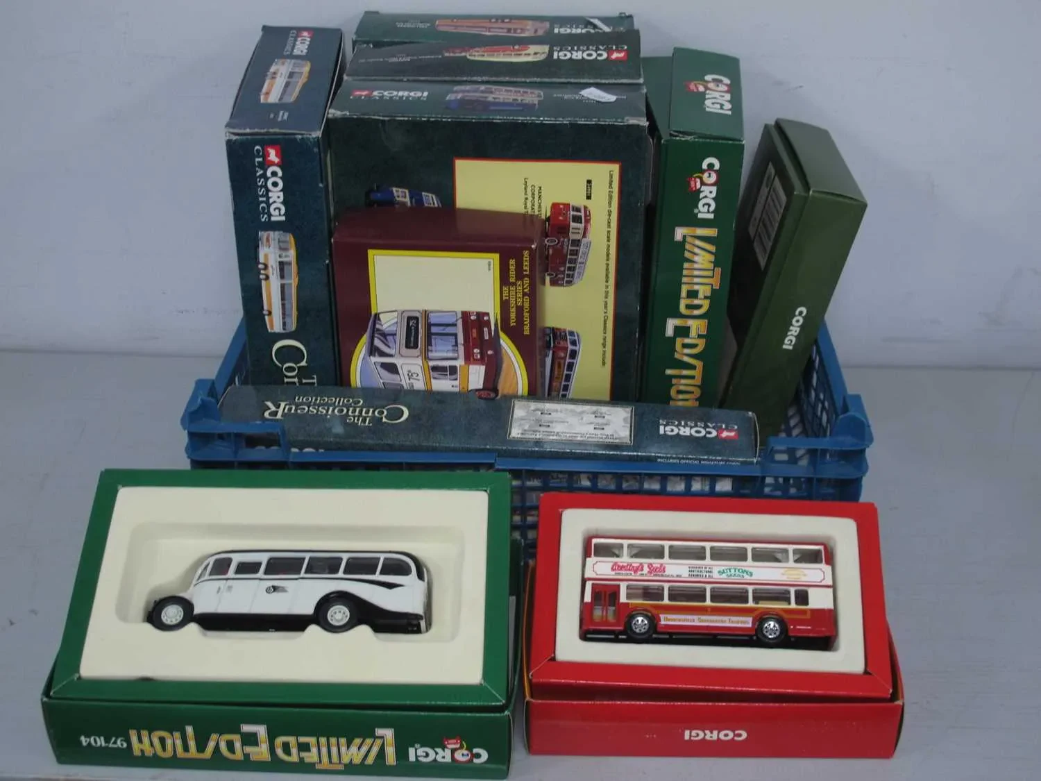 img/3866_diecast-busses-should-you-bid-or-buy.webp