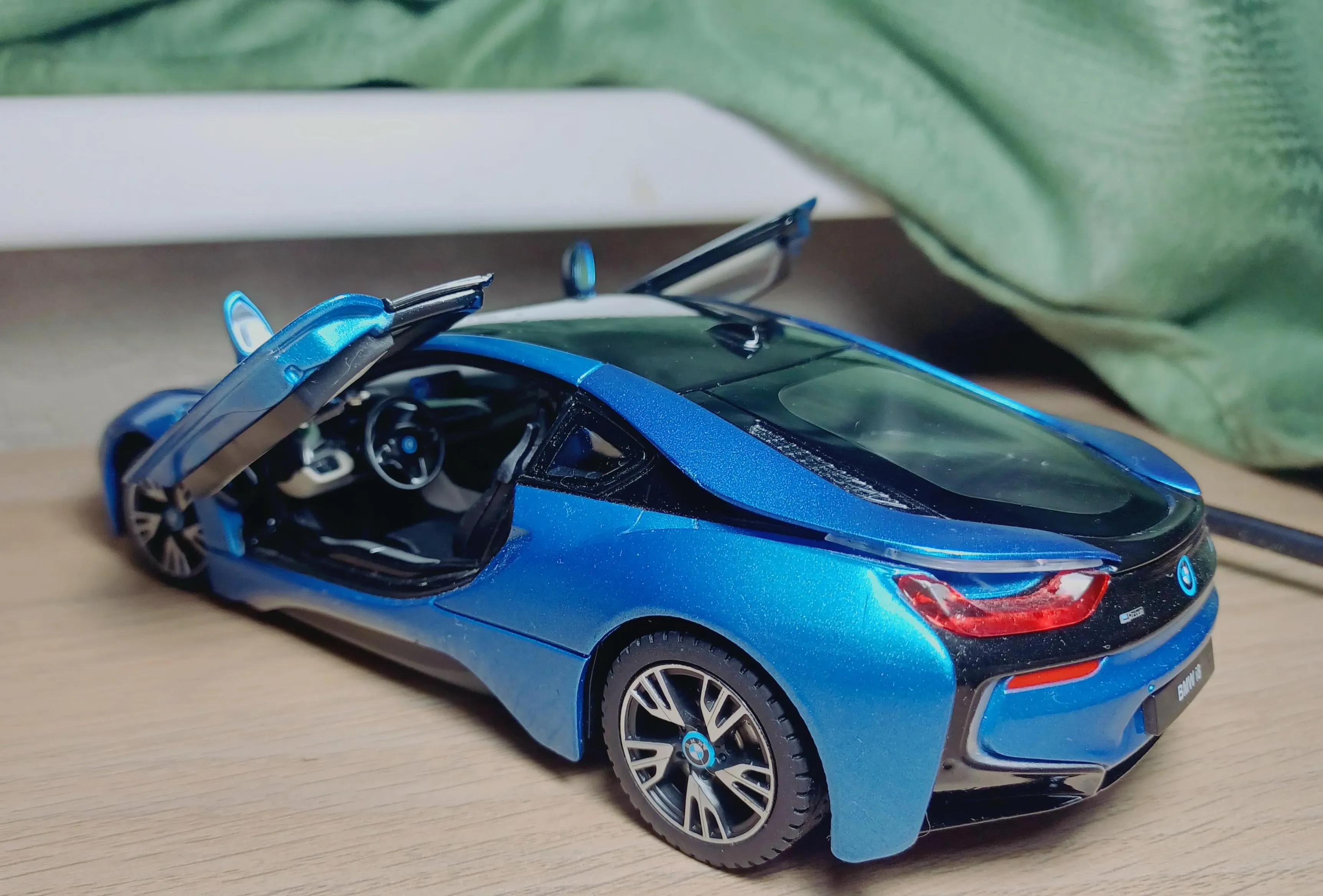 BMW i8 diecast model