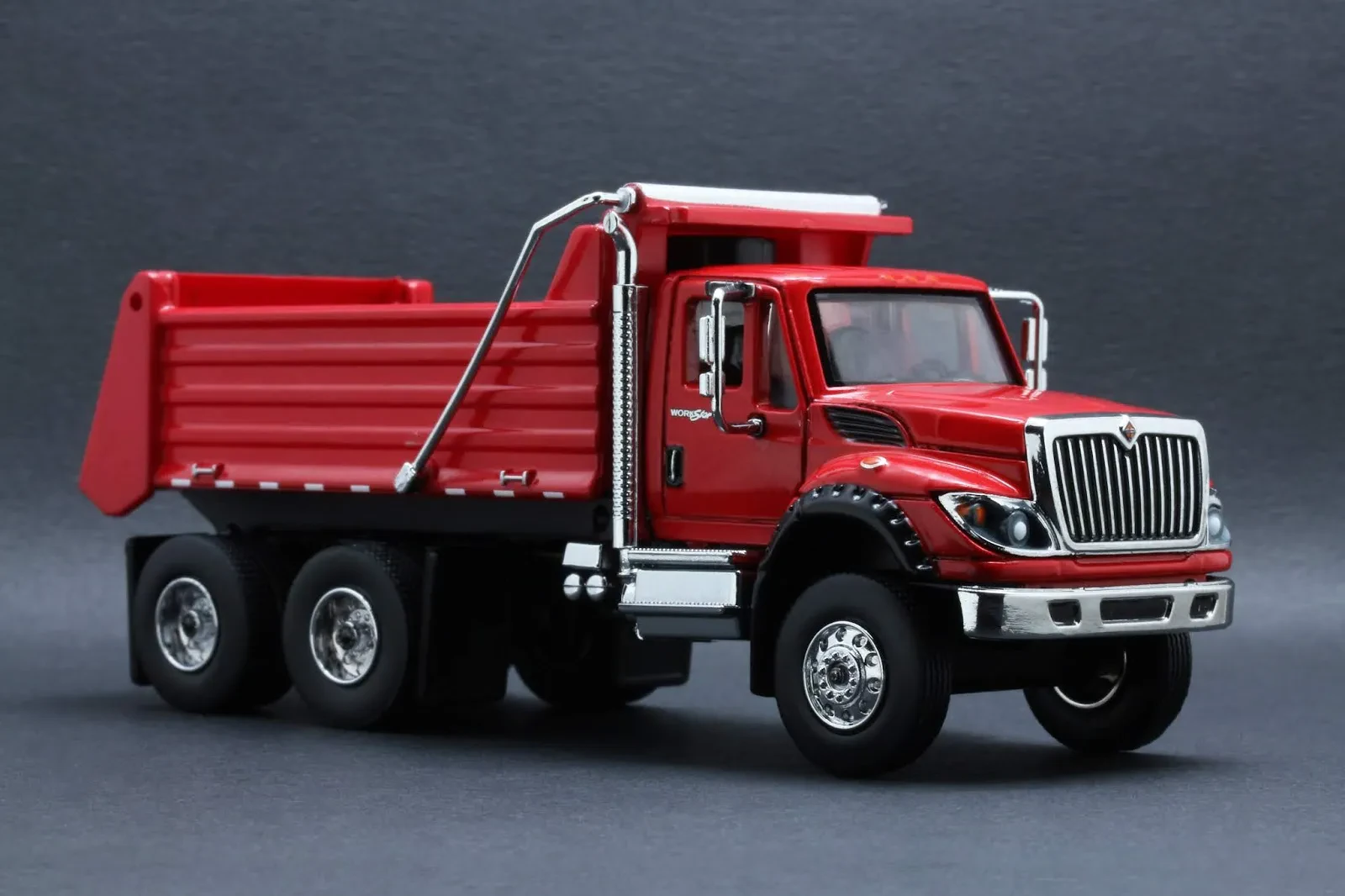 Diecast construction model dump truck