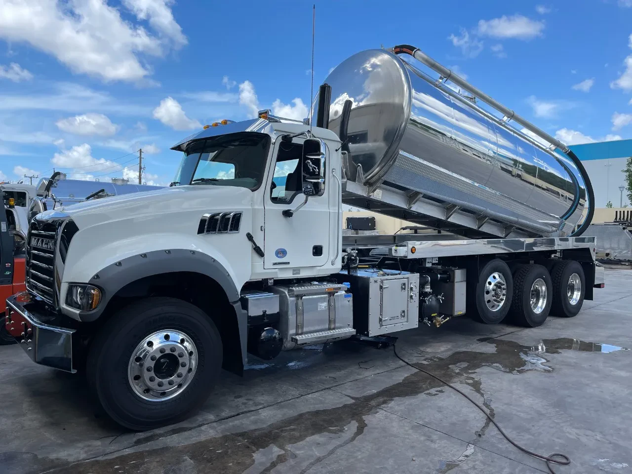 Mack Granite diecast model 2024 1:64 scale