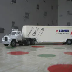 img/3918_mack-trucks-and-diecast-models-a-collectors-dream.webp