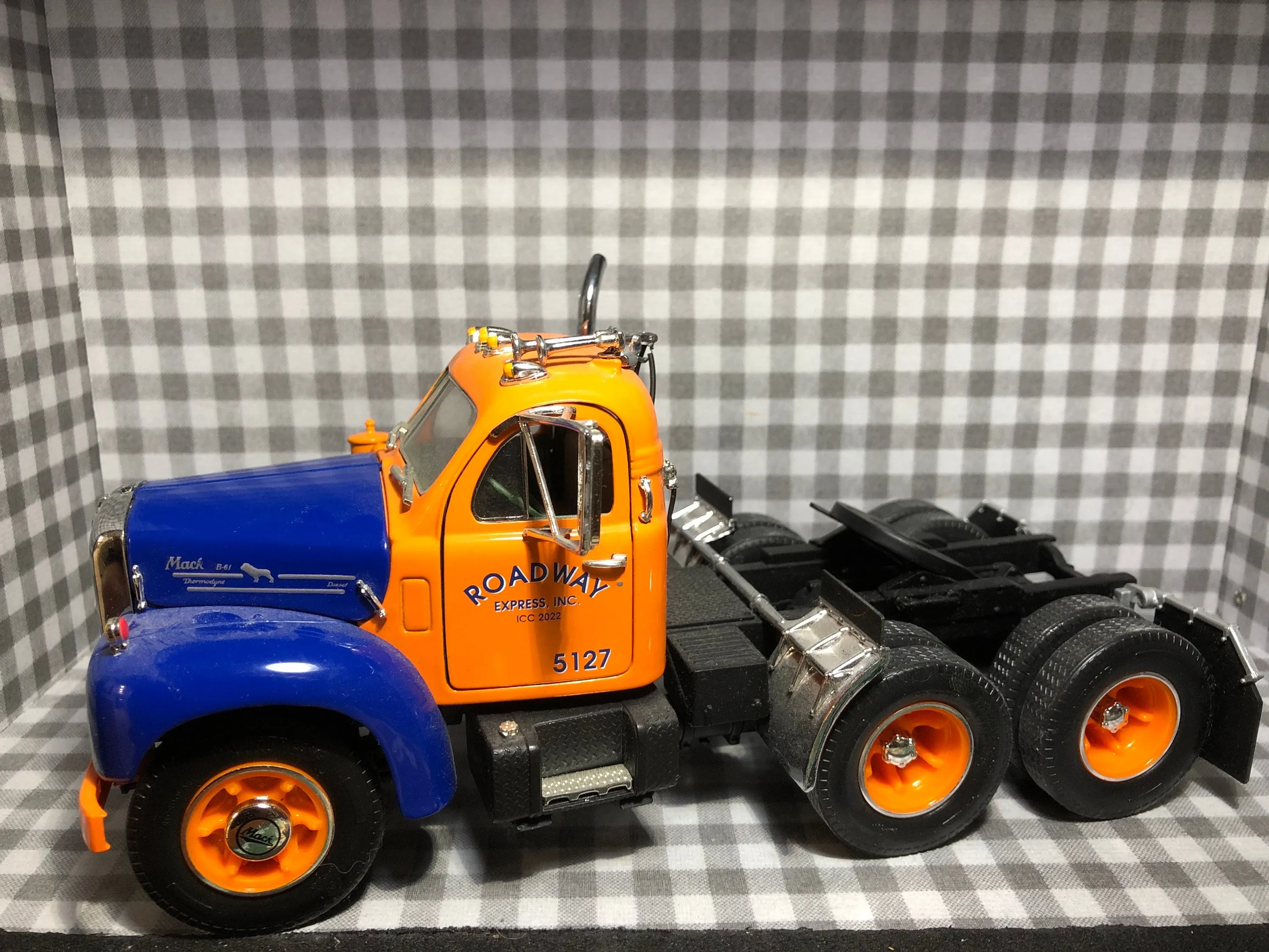 img/3922_diecast-mack-trucks-a-collectors-obsession-more-than-just-toys.webp