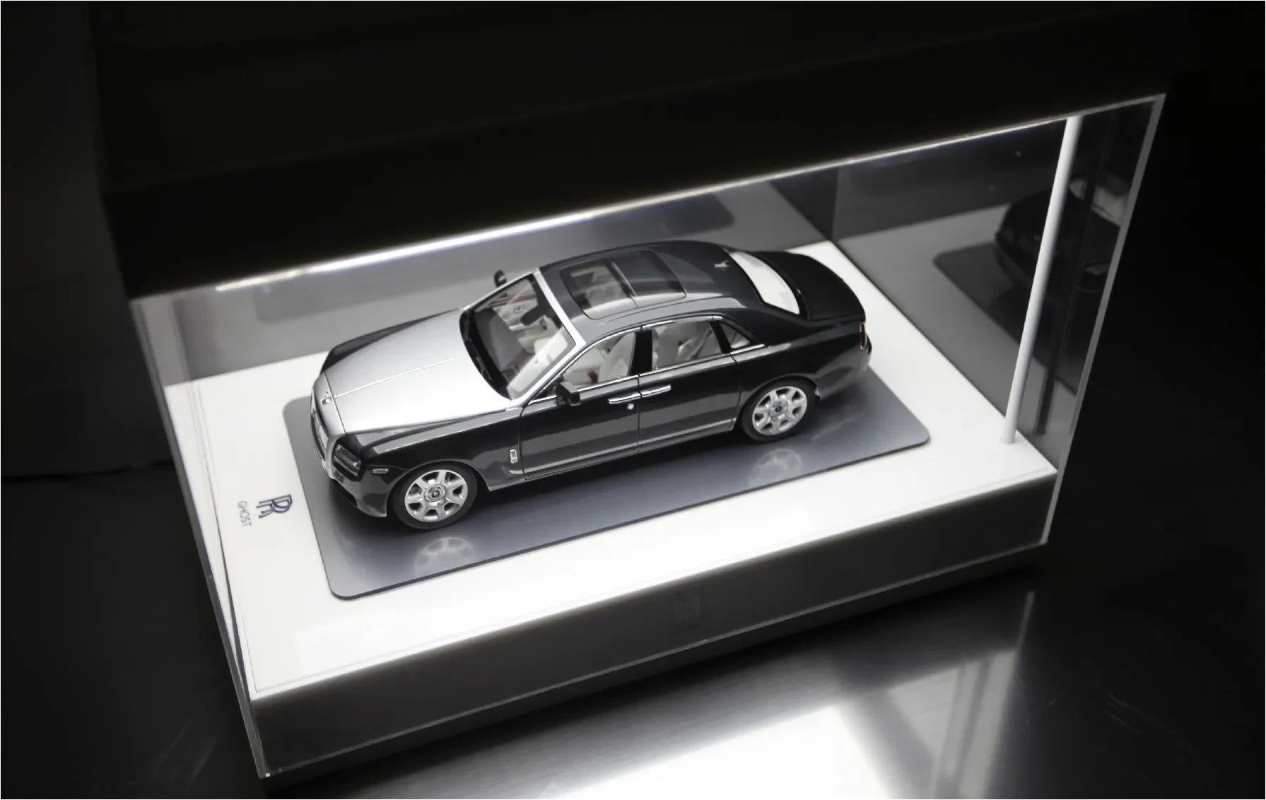 acrylic-diecast-display-case