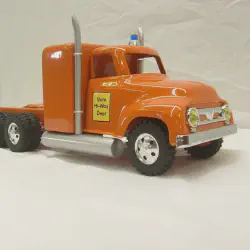 img/4002_diving-into-the-miniature-world-of-diecast-toy-semi-trucks.webp